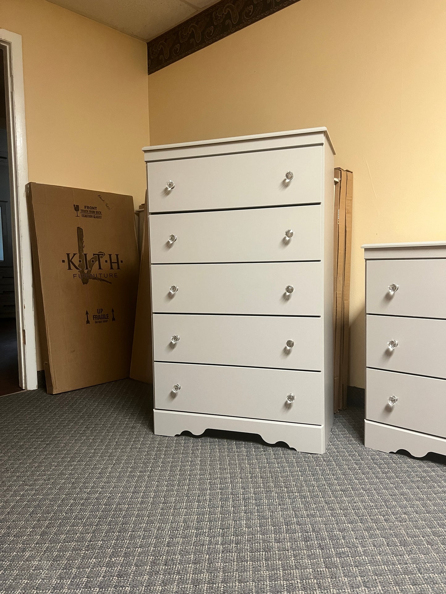 Gorgeous Brand new Pre-assembled, Made in USA, Three piece grey bedroom set. Comes with dresser, chest of drawers, and night stand