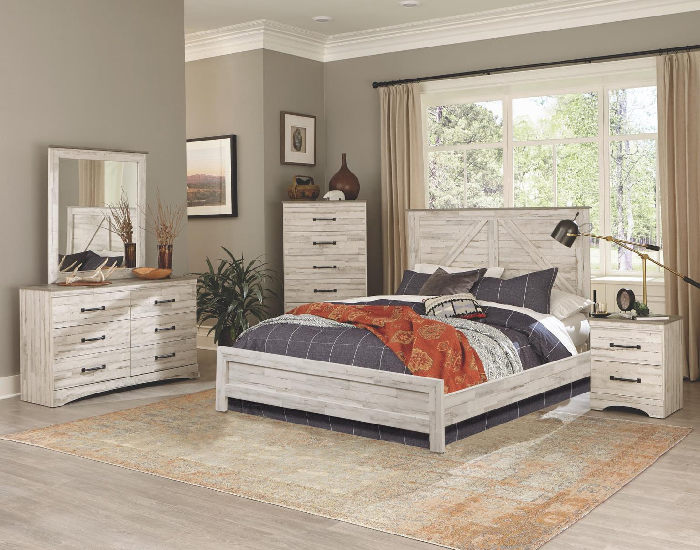 Gorgeous Pre-assembled 5 piece bedroom set thats proudly made in America