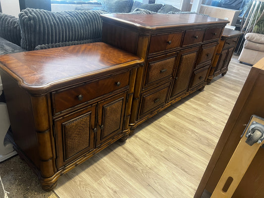 3 PC Bamboo Harverty's Dark Wood Bedroom Set.