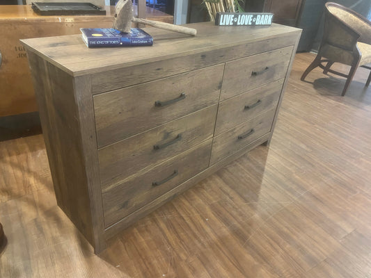 Gorgeous Pre-assembled Brand new six drawer dresser