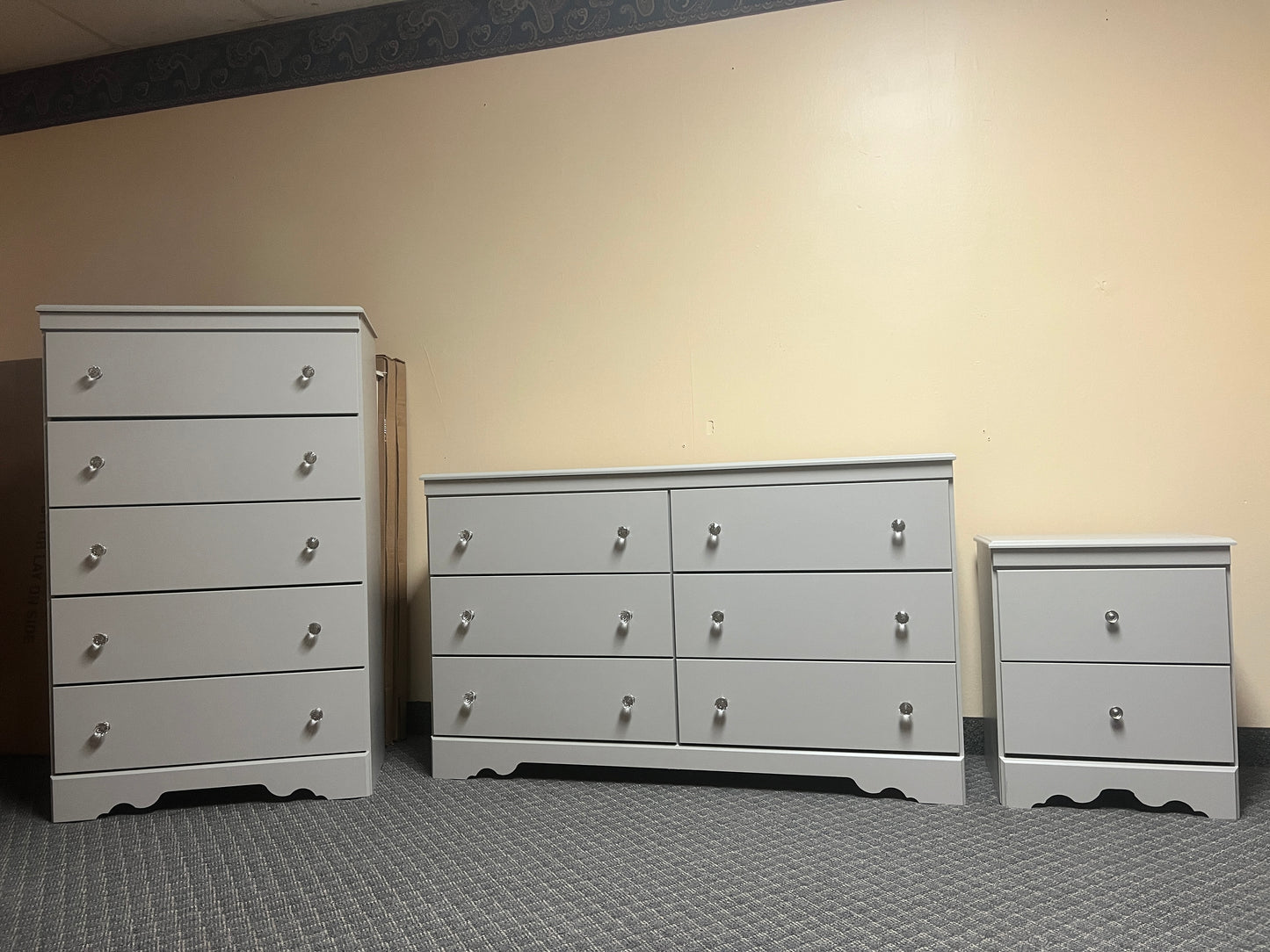 Gorgeous Brand new Pre-assembled, Made in USA, Three piece grey bedroom set